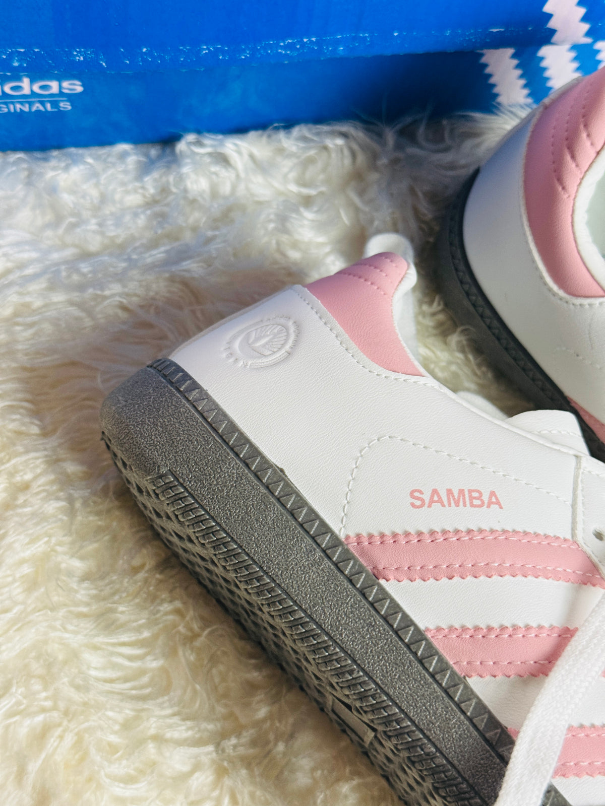 Women's Samba Classic White &amp; Pink Sneakers