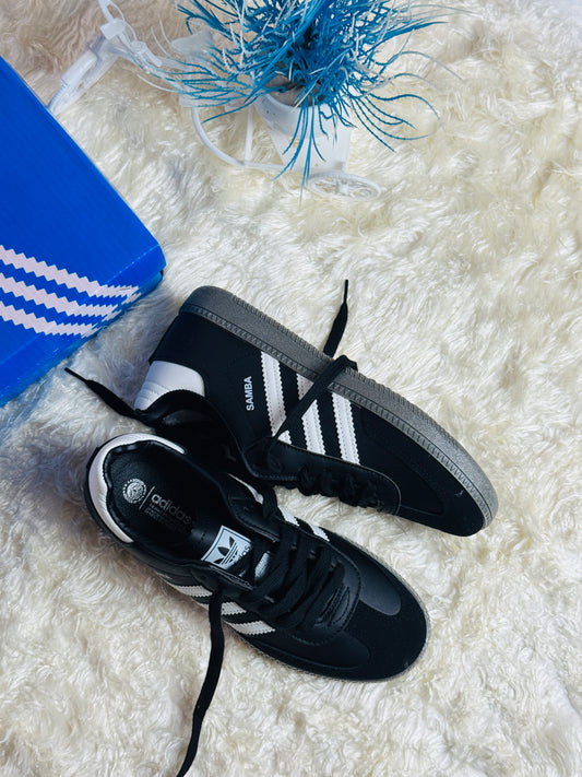 Women's Samba Classic Black Sneakers