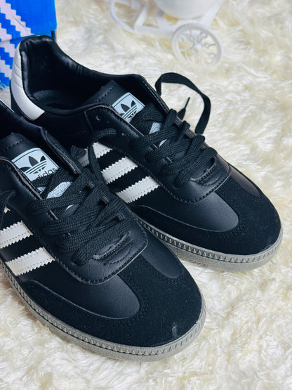 Women's Samba Classic Black Sneakers